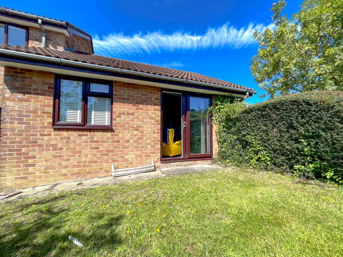 Escape To Tranquil 1 Bed, Poole Βίλα Canford Magna Εξωτερικό φωτογραφία