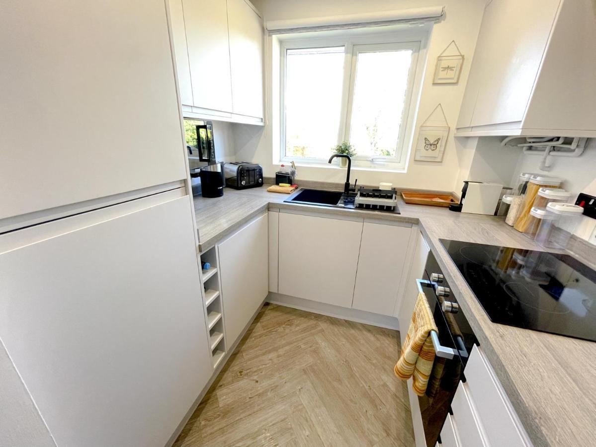 Escape To Tranquil 1 Bed, Poole Βίλα Canford Magna Εξωτερικό φωτογραφία